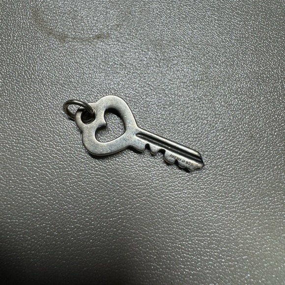 Rare James Avery Key of Love charm - Picture 2 of 5